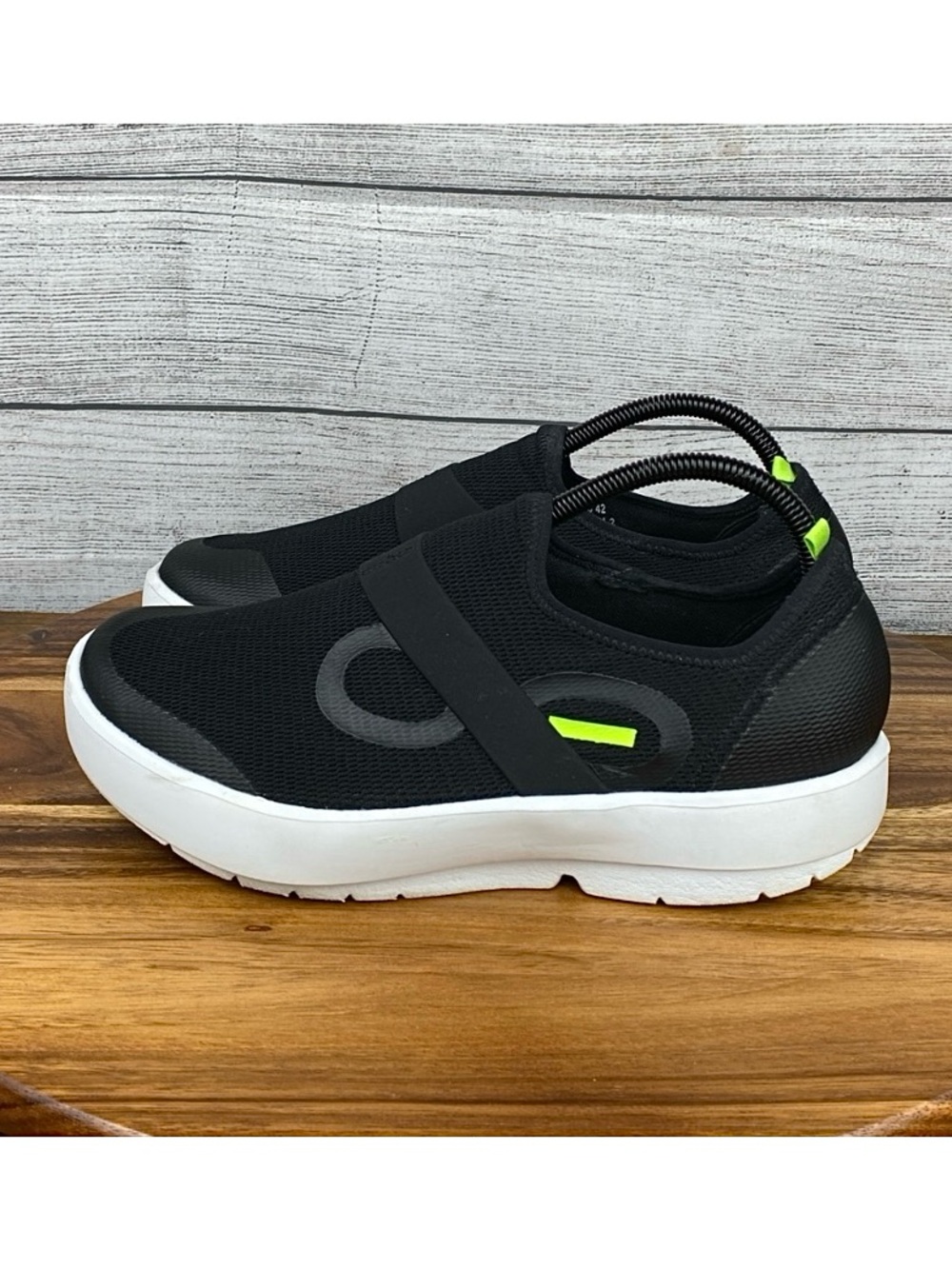 OOFOS OOmg Low Black White Mesh Slip On Shoes Comfort Recovery Men’s Size 9